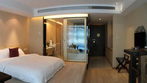 Golden City Hotel