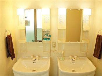 Albergue J-hoppers Osaka Guesthouse