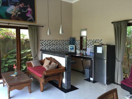 Ratna Villa