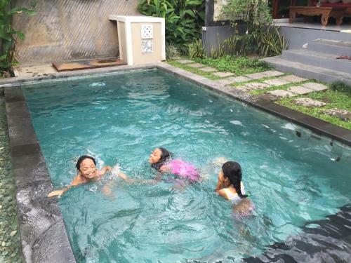 Ratna Villa