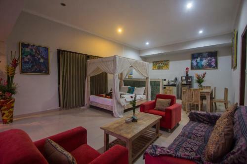 Ratna Villa