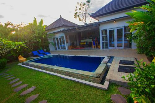 Ratna Villa