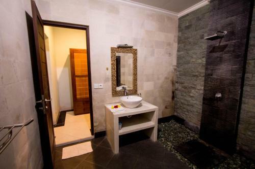 Ratna Villa