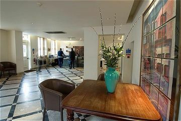 Hotel Inhabit