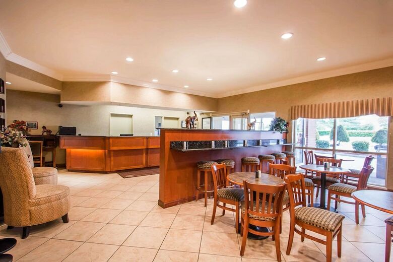 Hotel Comfort Inn & Suites
