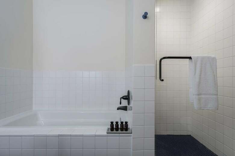 Hu. Hotel
