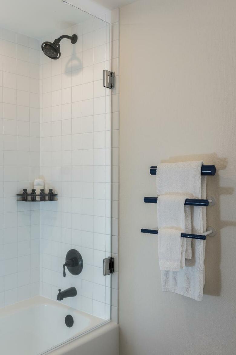 Hu. Hotel