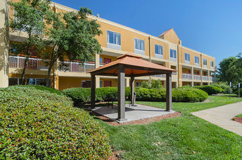 Hotel Quality Inn & Suites
