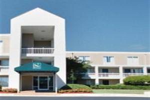 Hotel Quality Inn & Suites