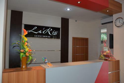 Hostal Lariss Guest House