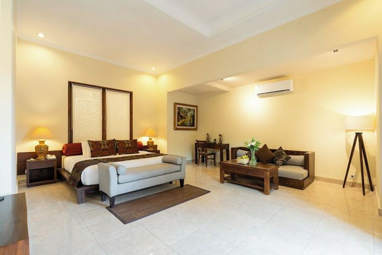 Hotel Bebek Tepi Sawah Restaurant & Villas