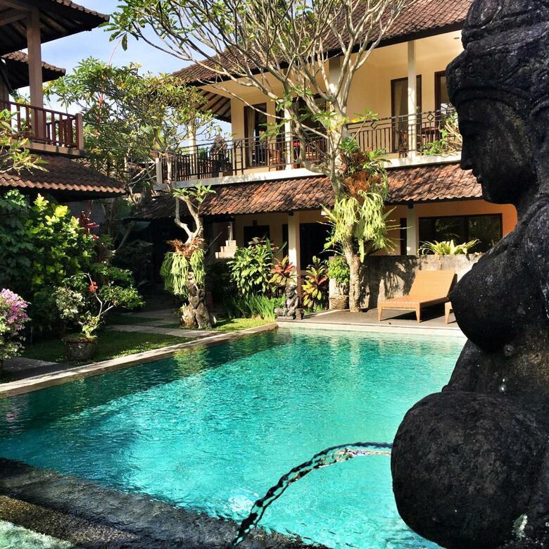 Hostal Merthayasa Bungalows