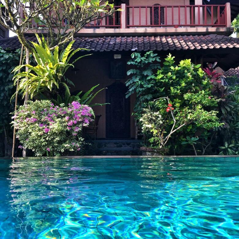 Hostal Merthayasa Bungalows