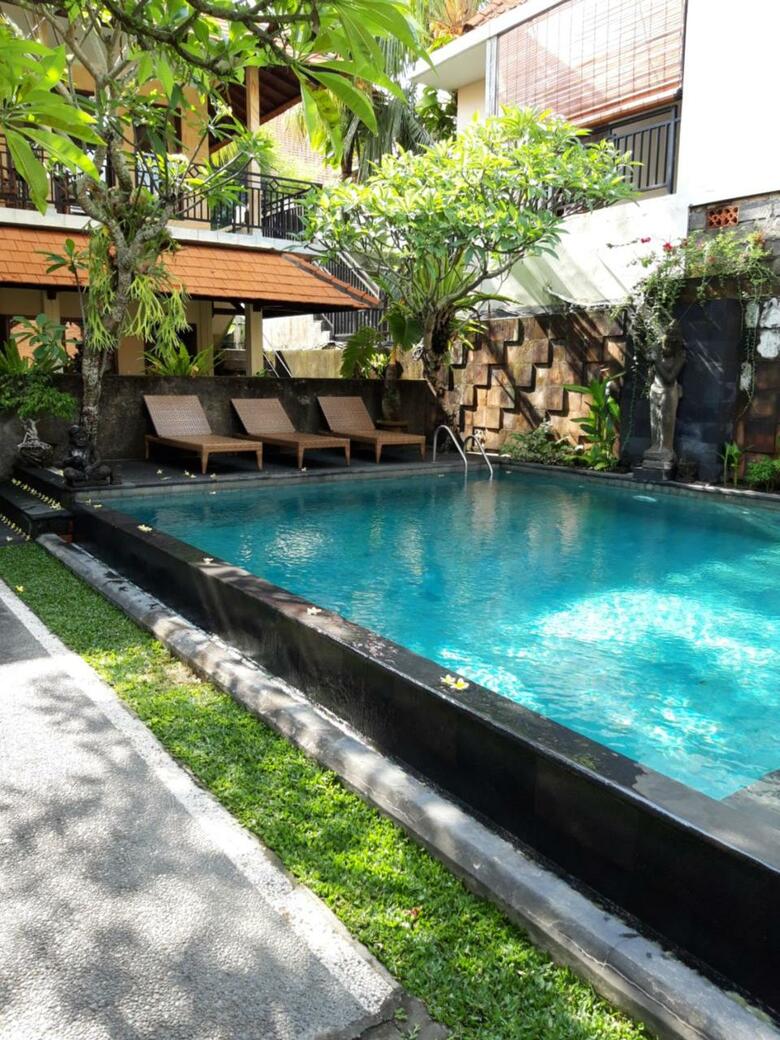 Hostal Merthayasa Bungalows