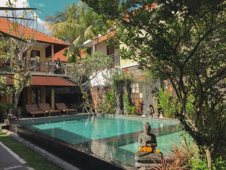 Hostal Merthayasa Bungalows