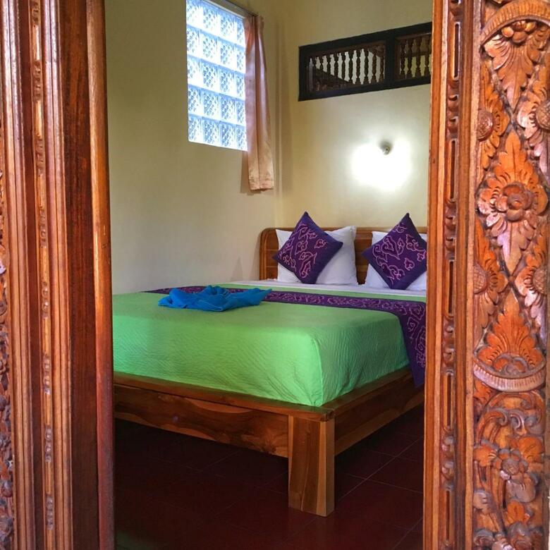 Hostal Merthayasa Bungalows