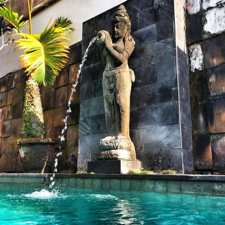 Hostal Merthayasa Bungalows