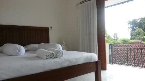 Hostal The West Side