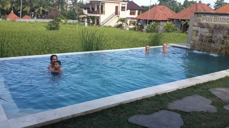 Hostal Puji Bungalow