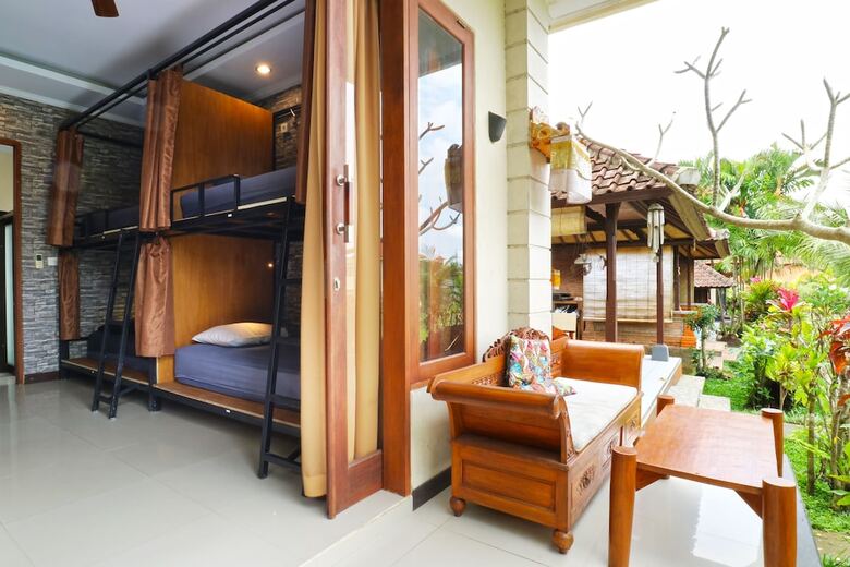 Hostal Puji Bungalow