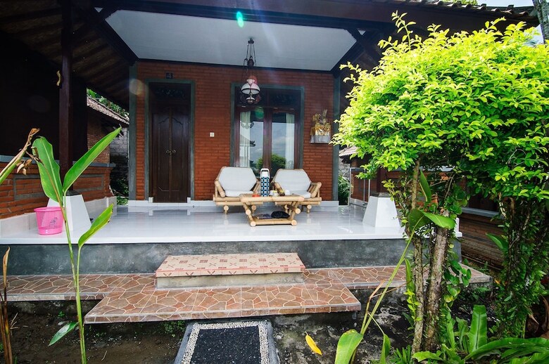 Hostal Puji Bungalow