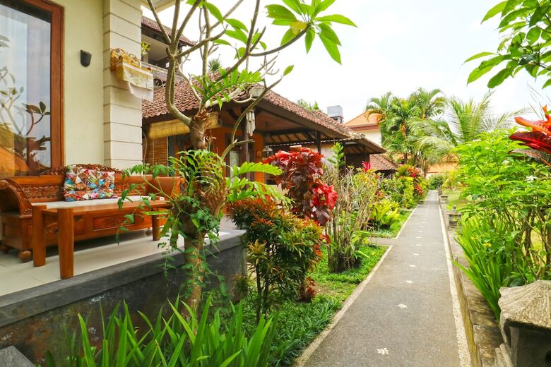 Hostal Puji Bungalow