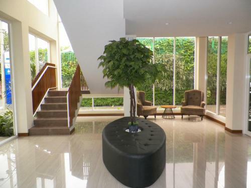 The Grove Express Timoho Hotel