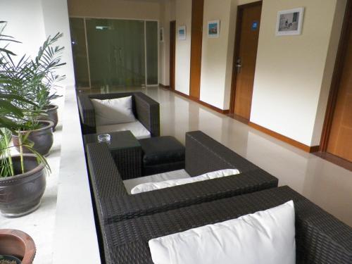 The Grove Express Timoho Hotel