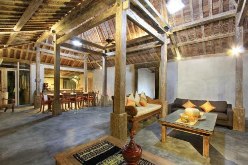 Villa Rumah Tyang