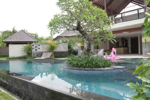 Water Edge Villa By Soscomma