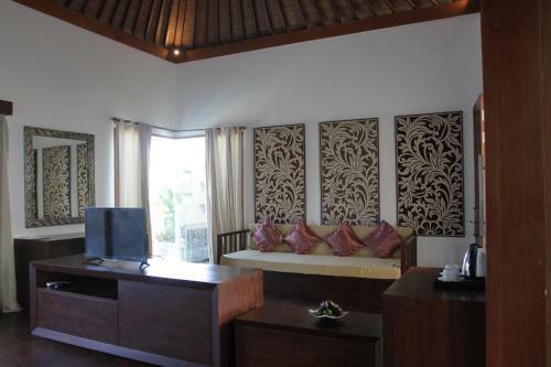 Water Edge Villa By Soscomma