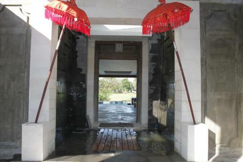 Water Edge Villa By Soscomma
