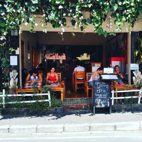 Hostal Brata Inn