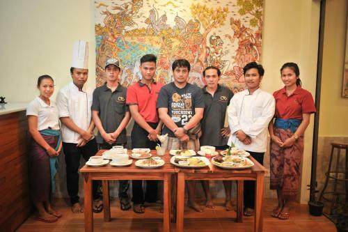 Hostal Brata Inn
