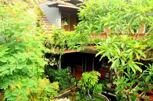 Hostal Candra Asri Bungalows