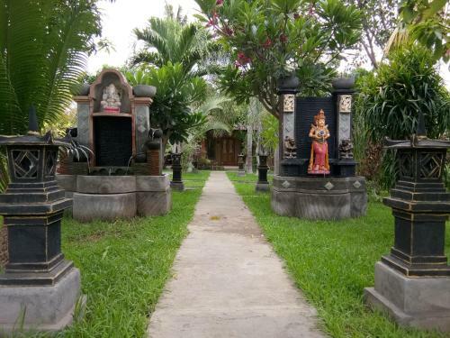 Hostal The Sari Bungalows