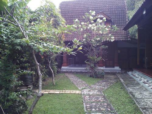Hostal Madra Homestay