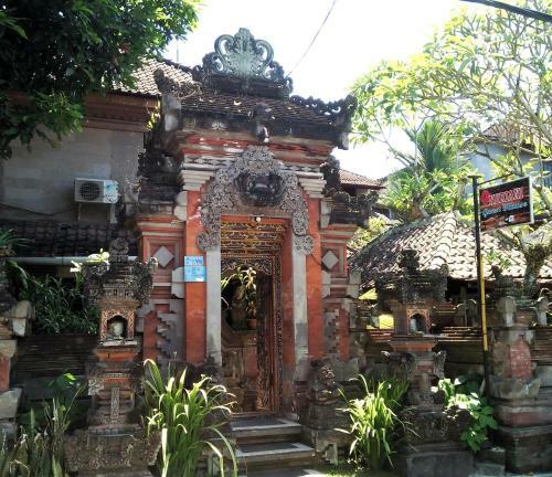 Hostal Nuriani Guest House