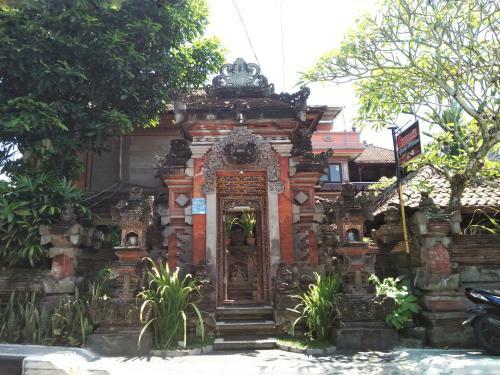 Hostal Nuriani Guest House