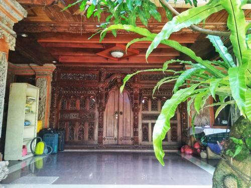 Hostal Nuriani Guest House