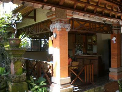 Hostal Nuriani Guest House