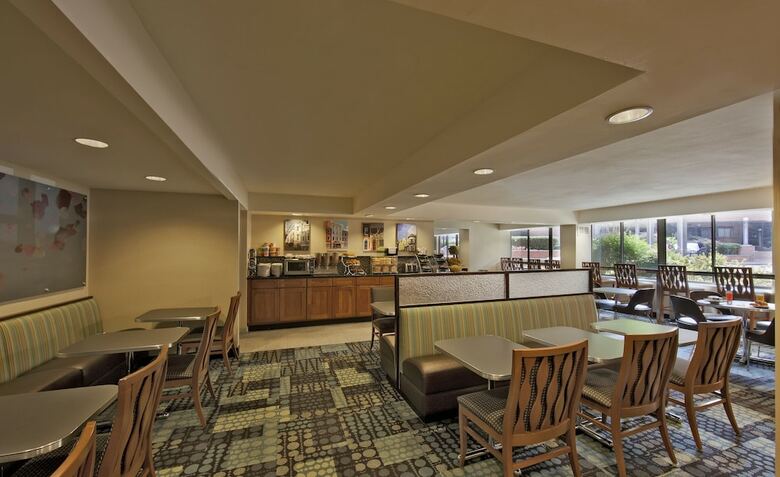 Hotel Georgetown Suites