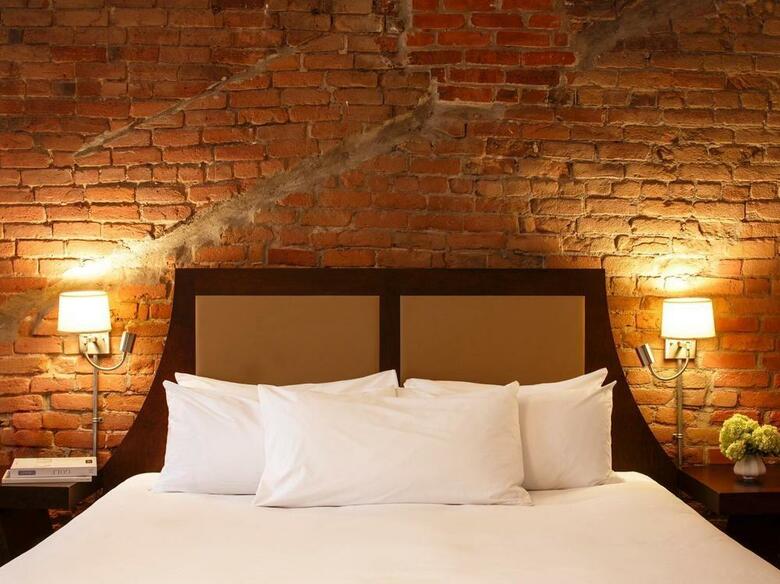 Nelligan Hotel