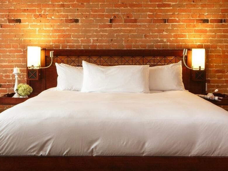 Nelligan Hotel