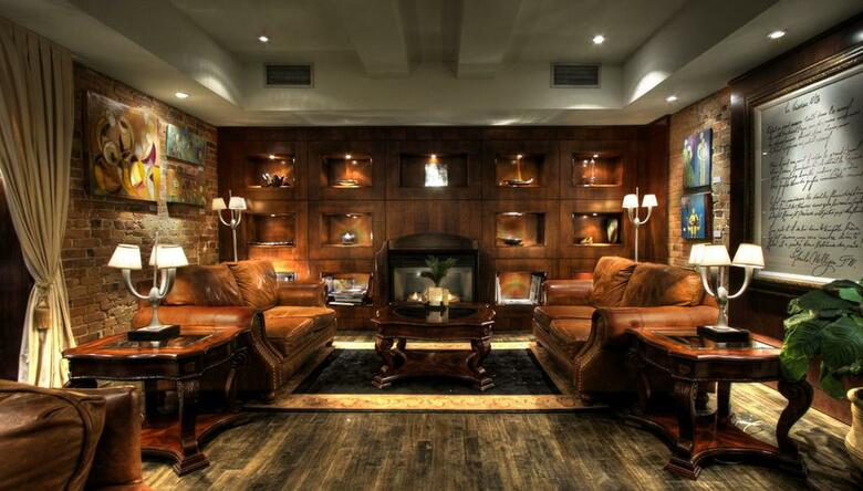 Nelligan Hotel