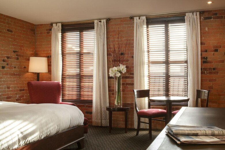 Nelligan Hotel