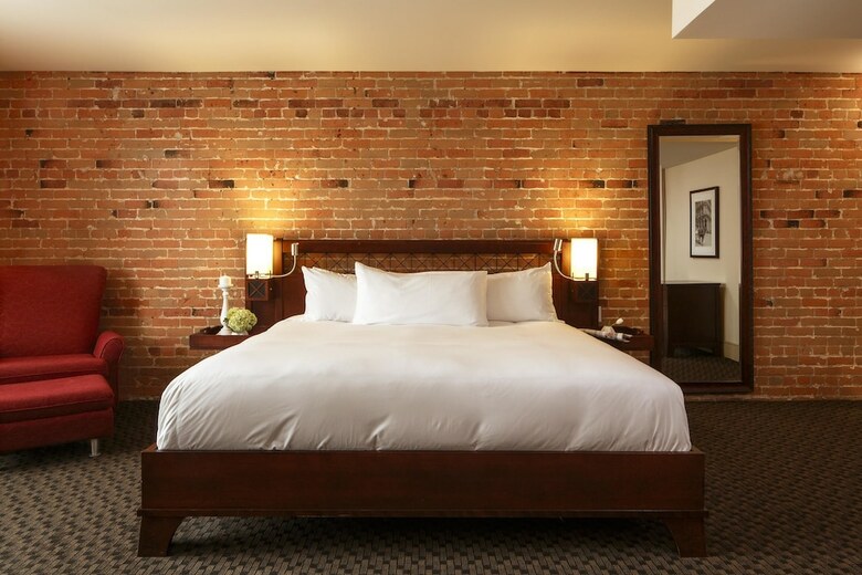 Nelligan Hotel