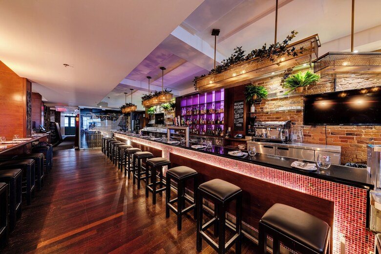 Nelligan Hotel