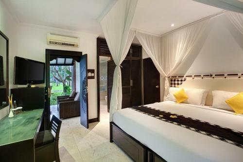 Hotel Candi Beach Resort & Spa