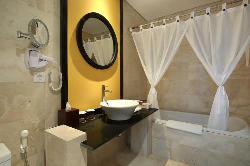 Hotel Candi Beach Resort & Spa